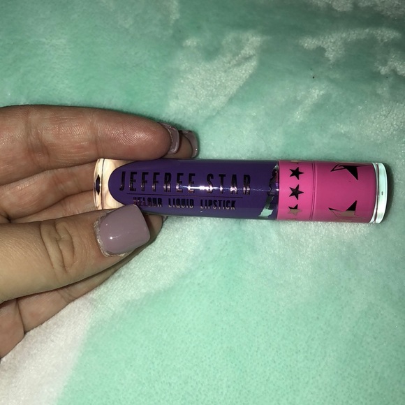 I’m royalty velour liquid lip from JS cosmetics - Picture 1 of 3